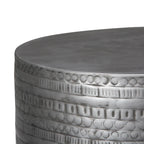 Table d'appoint en métal de 15 po avec motif tribal large et assemblée - 15 larg. x 15 prof. x 20 haut.